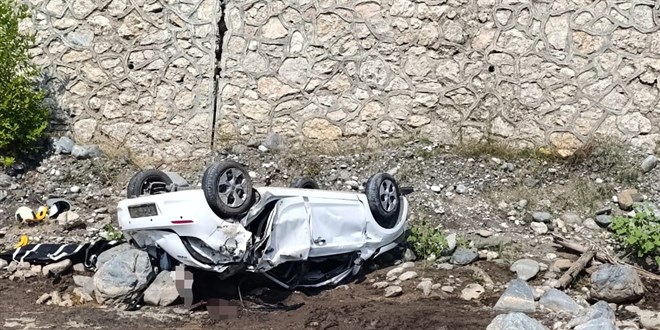 Adana'da dere yatağına devrilen otomobildeki 2 kişi öldü