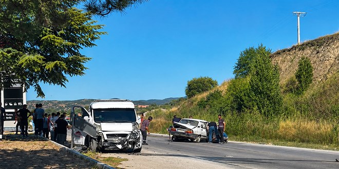 K�tahya'da iki arac�n �arp��t��� kazada 1 ki�i �ld� - Son Dakika Haber