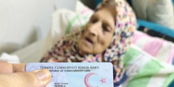 Tarihe tan�kl�k etti: 100 ya��ndaki kad�n, 171 ki�ilik aileye sahip oldu