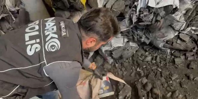Ankara'da k�m�r y�kl� TIR'da 1,5 kilo esrar ele ge�irildi - Son Dakika Haber