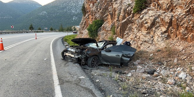 Antalya'da otomobilin kontrolden çıkması sonucu 1 kişi öldü