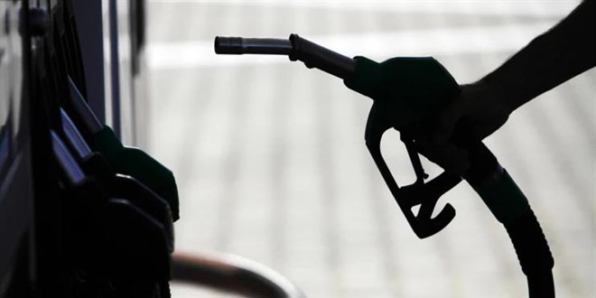 Motorin fiyatlar�nda dev indirim pompaya yans�d�