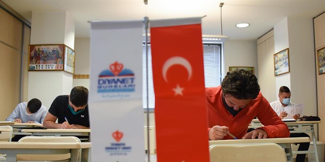 TDV, 114 ülkeden öğrencilere Türkiye'de eğitim imkanı sunuyor