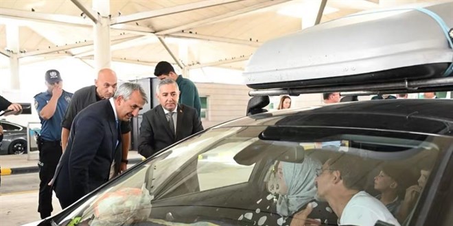 Gurbet�i sezonunda s�n�r kap�lar�ndan 3,7 milyon yolcu ge�ti - Son Dakika Haber