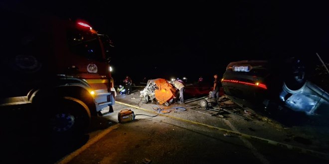 Karaman'da iki otomobilin kafa kafaya �arp��t�: 1 �l� - Son Dakika Haber