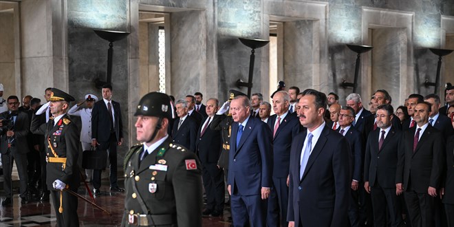 Erdo�an ba�kanl���ndaki devlet erkan� An�tkabir'i ziyaret etti - Son Dakika Haber