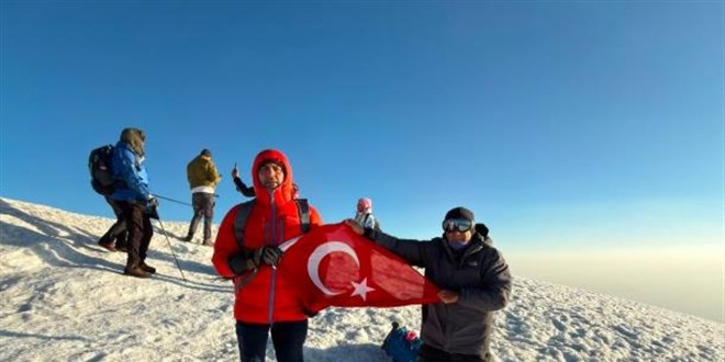 I�d�r'da 30 da�c� Zafer Bayram�'n� Tekelti Da��'n�n zirvesinde kutlad� - Son Dakika Haber