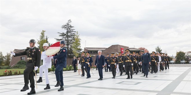 Bakan G�ler, Devlet B�y�kleri An�t Mezarl���'n� ziyaret etti - Son Dakika Haber