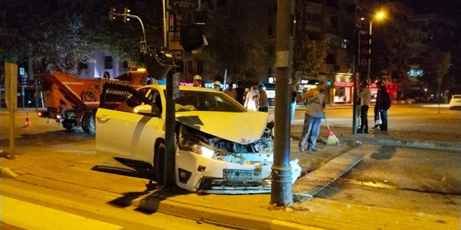 Bursa'da iki otomobil çarpıştı: 7 yaralı