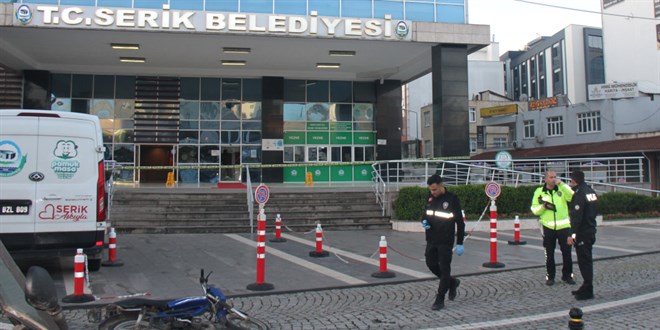 Evrakta sahtecilik operasyonu: 2'si belediye �al��an� 4 tutuklama - Son Dakika Haber