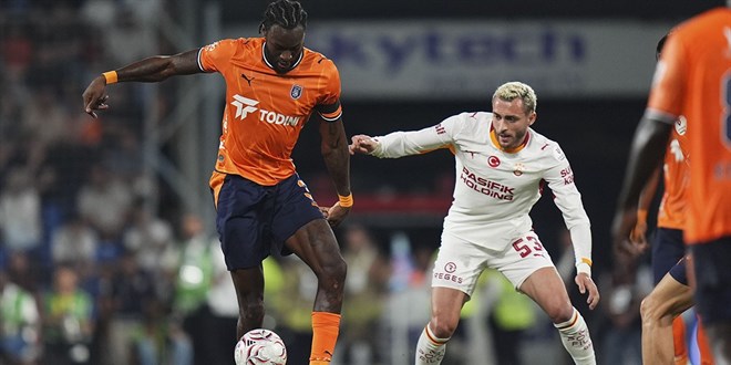 Galatasaray Ba�ak�ehir kar��s�nda 3 puan� 3 golle ald� - Son Dakika Haber