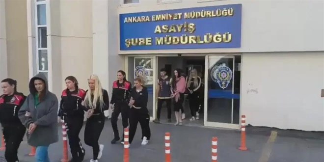 Tu�ba Ekinci'nin de aralar�nda bulundu�u 5 ��pheli g�zalt�na al�nd�