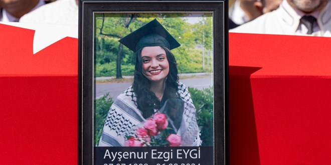 Ay�enur Ezgi Eygi vefat�n�n 2. y�l�nda kabri ba��nda an�ld� - Son Dakika Haber