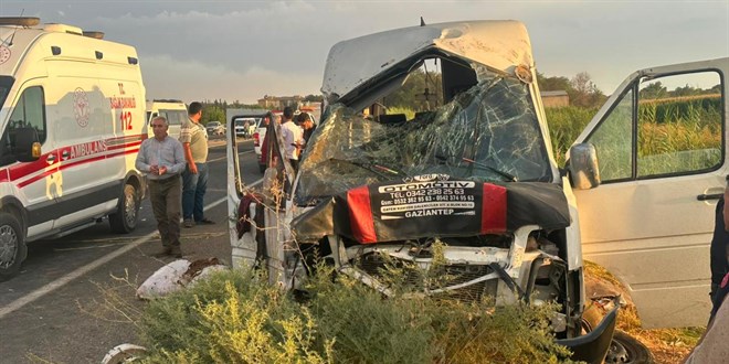 �anl�urfa'da minib�s tahliye kanal�na d��t�: 15 yaral� - Son Dakika Haber