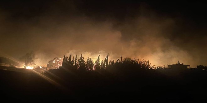 Antalya'n�n 3 farkl� b�lgesinde yang�n: Evler ve seralar yand� - Son Dakika Haber