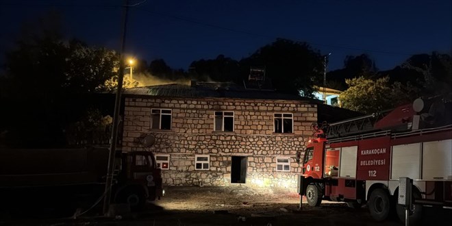 Elaz��'da ev yang�n�: Kar� koca hayat�n� kaybetti - Son Dakika Haber