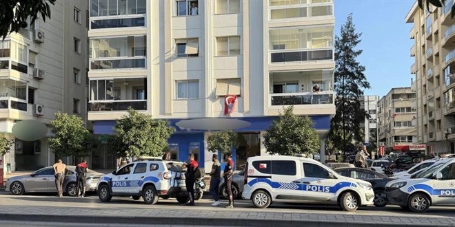 �zmir'de bankada rehin alma iddias�: Ekipler harekete ge�ti - Son Dakika Haber