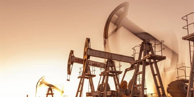 Petrol 100 dolar�n �zerinde tutundu: Arz endi�eleri g��leniyor - Son Dakika Haber