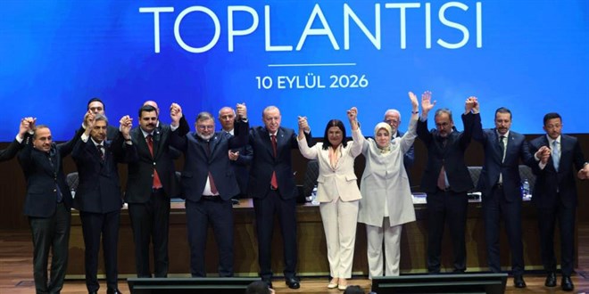 Fo�a Belediye Ba�kan� Saniye Bora F��� AK Parti'ye kat�ld� - Son Dakika Haber
