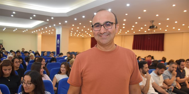 Hamza ��retmen 22 y�ld�r s�navlara haz�rlanan gen�lere �cretsiz ders veriyor - Son Dakika Haber