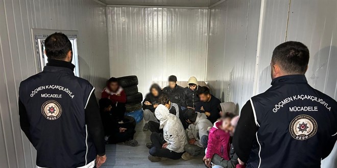 �zmir a��klar�nda 55 d�zensiz g��men ve 4 ka�ak�� yakaland�