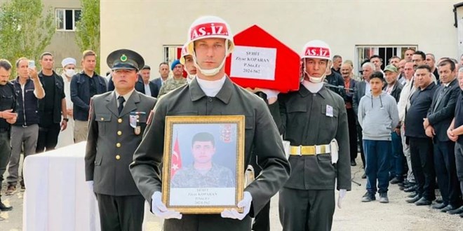 �ehit Ziyar Koparan'�n naa��, memleketi Hakkari'de defnedildi