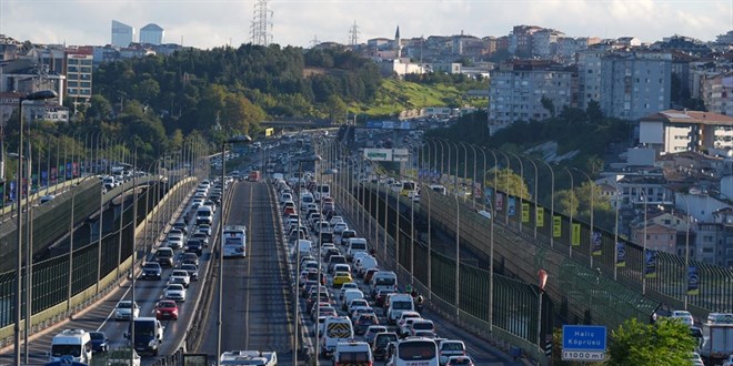 Okullar a��ld�, �stanbul'da sabah trafi�i yo�unla�t� - Son Dakika Haber