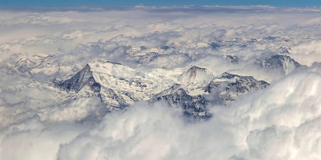 Rapor: Himalayalar b�lgesindeki buzullar son 10 y�lda y�zde 65 daha h�zl� eridi
