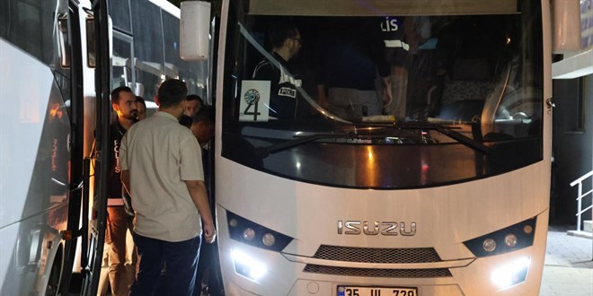 Seferihisar Belediyesine 'r��vet' soru�turmas�: 47 ��pheli adliyeye sevk edildi