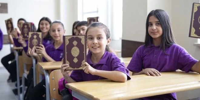 TDV 'Kur'an-� Kerim' dersini se�en ��rencilere Kur'an hediye edecek - Son Dakika Haber
