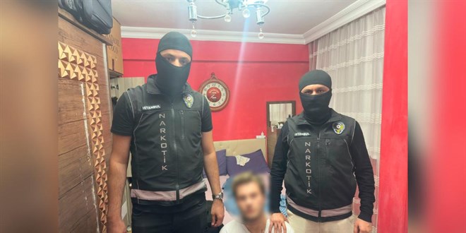 K�rm�z� b�ltenle aranan �ah�s �stanbul'da yakaland�