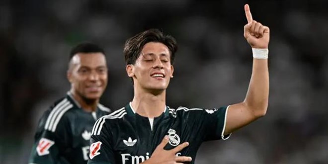 Real Madrid'de Arda G�ler r�zgar�: M�thi� frikik gol�!