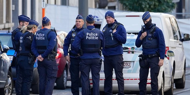 Br�ksel'de ��renciler e�itim �cretlerindeki art��� protesto etti - Son Dakika Haber