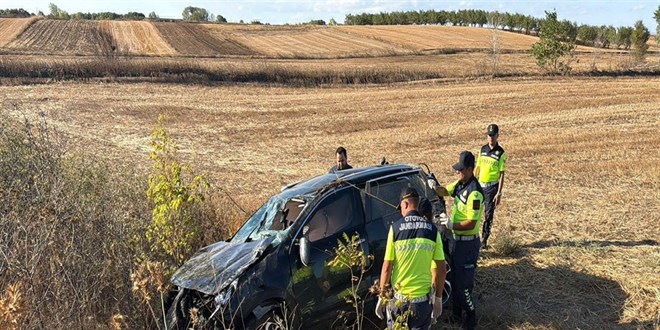 Tekirda�'da otomobil takla atarak tarlaya devrildi: 1 �l� - Son Dakika Haber