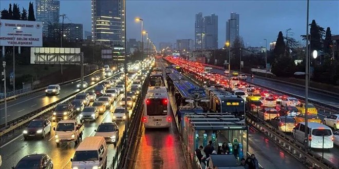 �stanbul'da ko�u etkinli�i nedeniyle yar�n baz� yollar trafi�e kapat�lacak