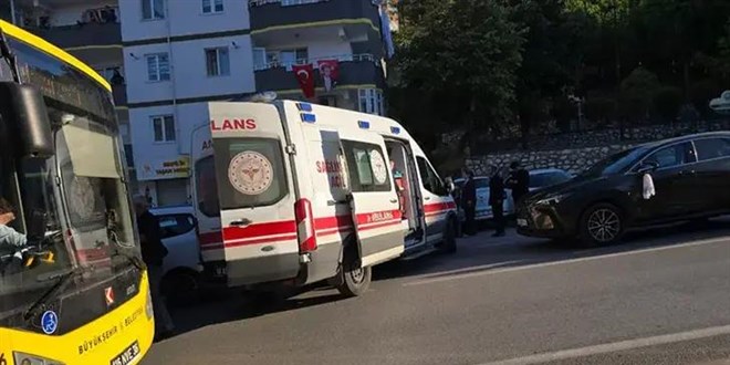 Kalp krizi ge�iren servis s�r�c�s� kazada hayat�n� kaybetti - Son Dakika Haber