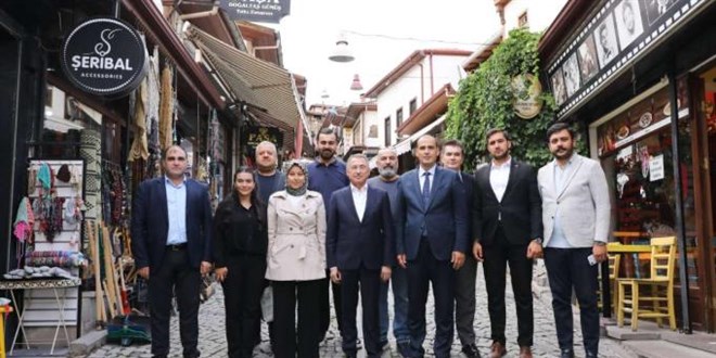 Fuat Oktay Ulus'ta esnaf ve vatanda�larla bulu�tu