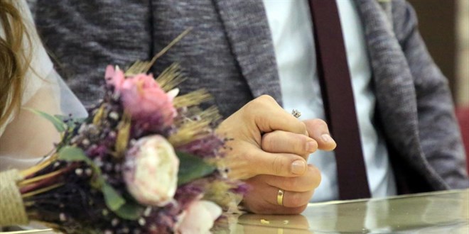 Gen� �iftlere 2 milyar 76 milyon liral�k evlilik deste�i - Son Dakika Haber