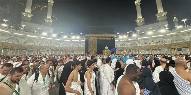 Kabe'de 'seccade' tart��mas� kabusa d�n��t�: T�rk aile 8 ayd�r d�nemiyor!