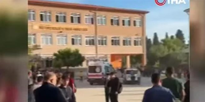Manisa'da liseye silahl� sald�r�: 4 yaral� var - Son Dakika Haber