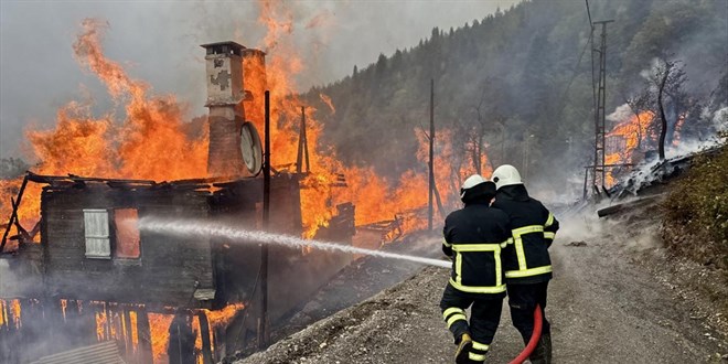 Kastamonu'da k�y yang�n� - Son Dakika Haber