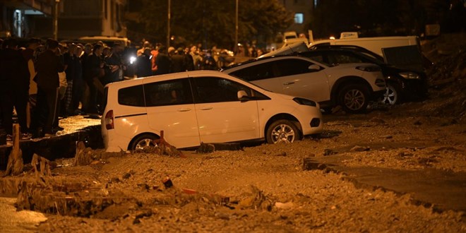 Ankara'da yol ��kt�: 20 ara� hasar g�rd� - Son Dakika Haber