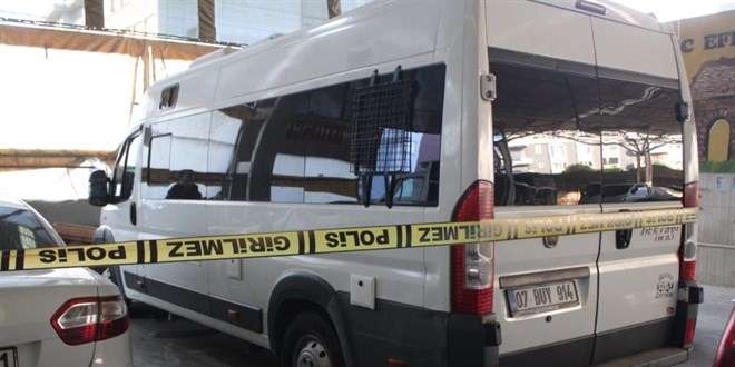 Ayd�n'da okul �n�nde hareketli anlar: 1 ��pheli g�zalt�na al�nd� - Son Dakika Haber