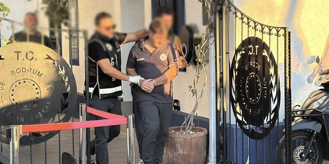 Bodrum Liman Ba�kan� 'r��vet' al�rken su��st� yakaland�