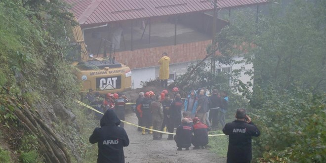 Trabzon'da heyelan: 1 can kayb� - Son Dakika Haber