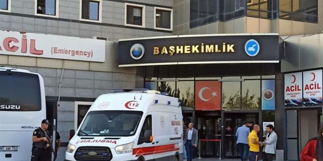 Van'da skandal: Ek �deme s�n�r�na ula�an hekimler hasta bakmam��