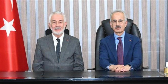 Bakan Uralo�lu: Milli elektrikli trenin seri �retimine y�l sonu itibar�yla ba�layaca��z - Son Dakika Haber