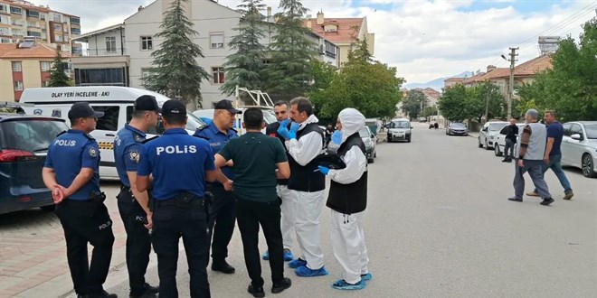 Kar� koca evlerinde silahla vurulmu� halde �l� bulundu - Son Dakika Haber