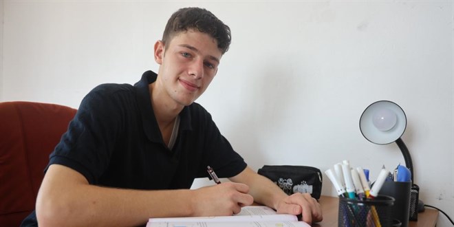 Sava��n ve depremin pes ettiremedi�i Suriyeli M�nir, t�p fak�ltesini kazand� - Son Dakika Haber