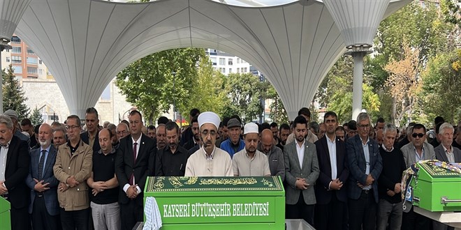 Babas�n�n kuca��ndayken �zerine kaya par�as� d��en Kaan, hayat�n� kaybetti
